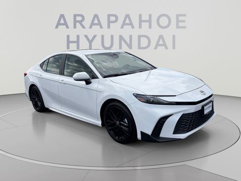 Used 2025 Toyota Camry SE FWD image 7