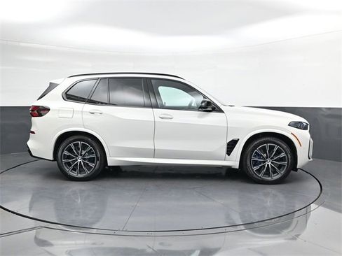 New 2026 BMW X5 M60i w/ Executive Package image 3