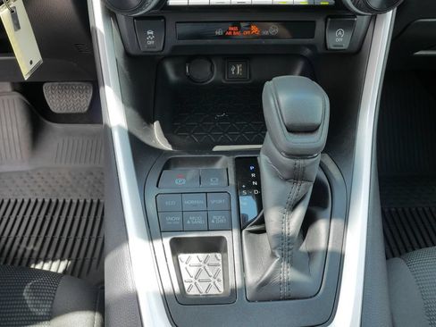 Used 2025 Toyota RAV4 LE AWD/4WD image 26