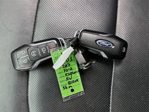 Used 2017 Ford Explorer Platinum image 30