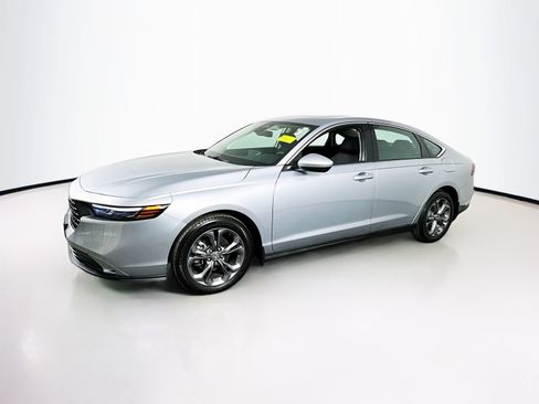 Used 2023 Honda Accord EX image 4
