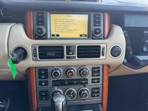 Used 2009 Land Rover Range Rover HSE image 16