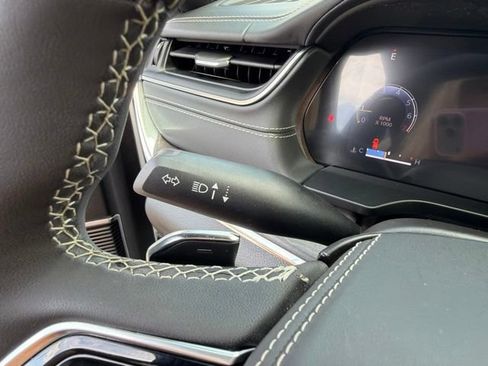 Used 2023 Jeep Grand Cherokee L Overland AWD/4WD image 31