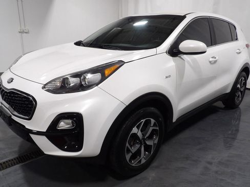 Used 2022 Kia Sportage LX image 3