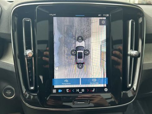 Certified 2025 Volvo XC40 B5 Plus image 24