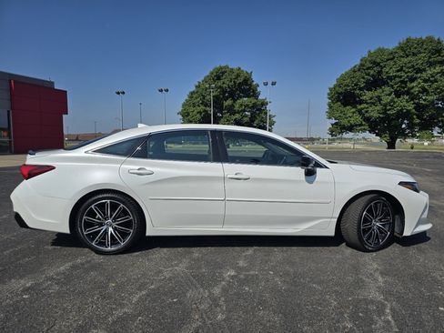 Certified 2019 Toyota Avalon XSE w/ All Weather Liner Package FWD image 17