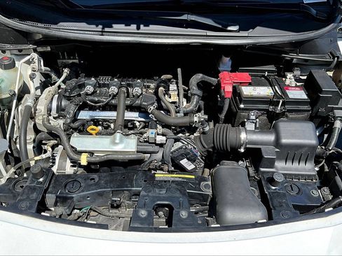 Used 2022 Nissan Versa SV FWD image 27
