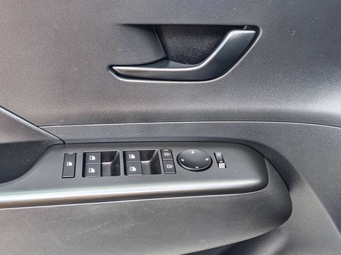 Used 2025 Hyundai Kona SEL FWD image 12