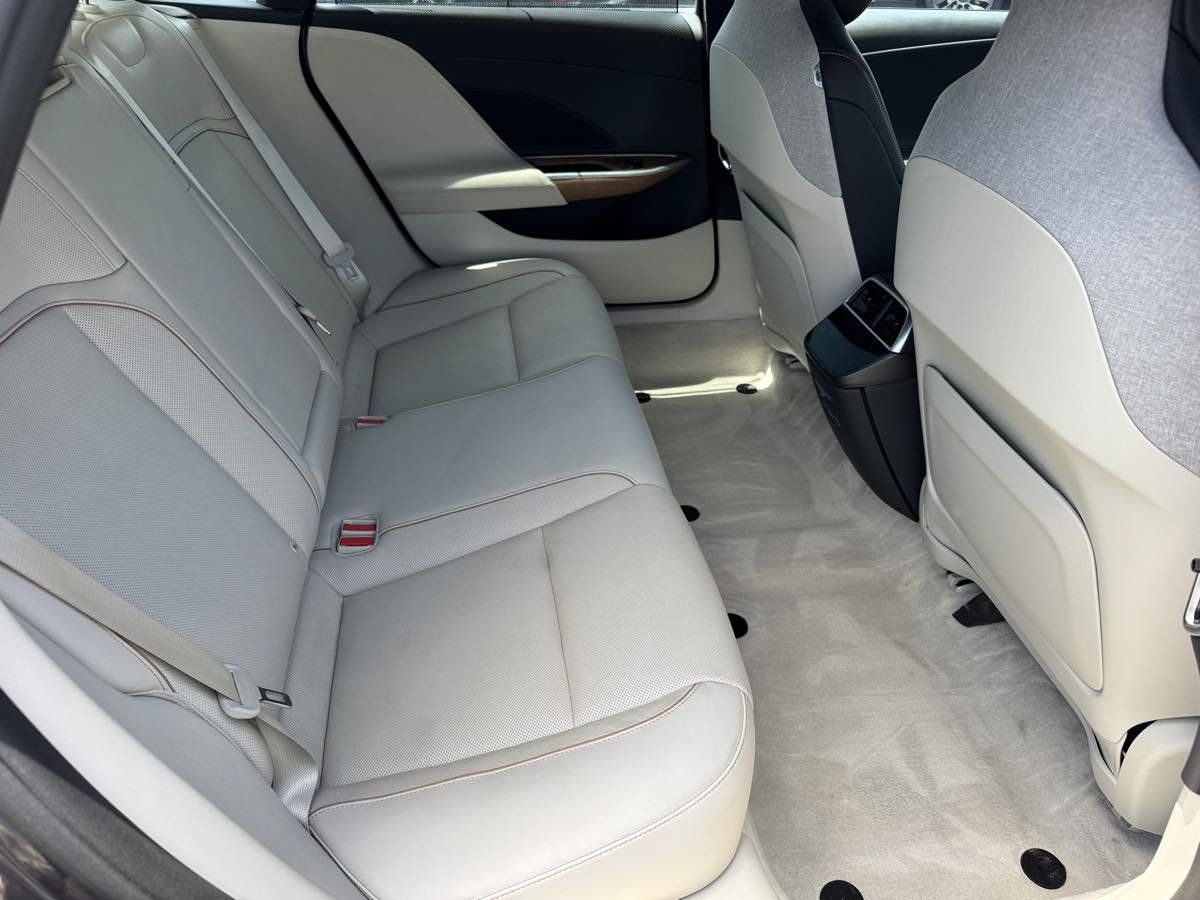 Used 2024 Lucid Air Pure RWD image 17
