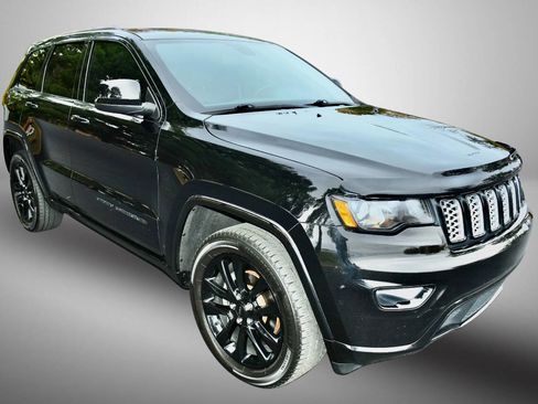 Used 2019 Jeep Grand Cherokee Altitude image 9