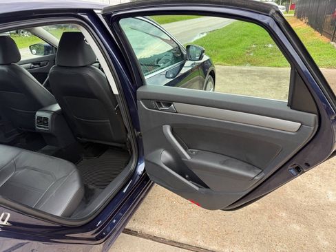 Used 2015 Volkswagen Passat TDI SE FWD image 25