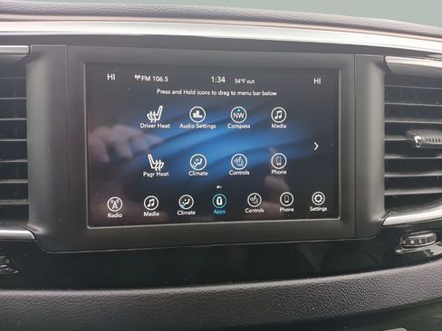 Used 2018 Chrysler Pacifica Touring-L image 17