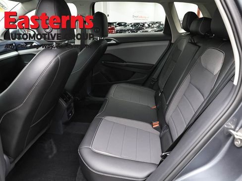 Used 2022 Volkswagen Taos SE FWD image 19