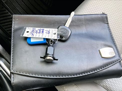 Used 2016 Toyota Corolla LE image 14