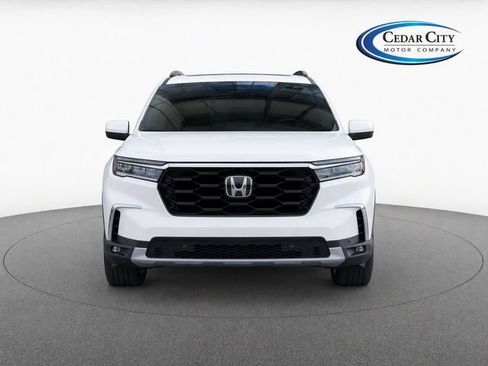 Used 2025 Honda Pilot Touring image 5