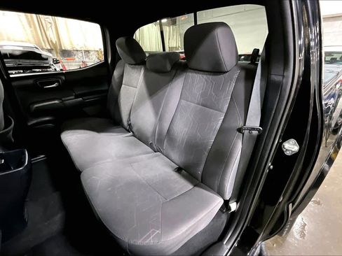 Used 2018 Toyota Tacoma TRD Off-Road w/ Technology Package image 21