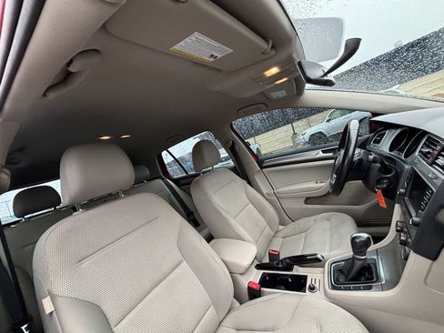 Used 2017 Volkswagen Golf S image 28