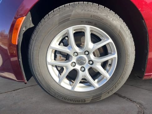 Used 2017 Chrysler Pacifica Touring image 14