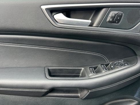 Used 2024 Ford Edge Titanium image 11