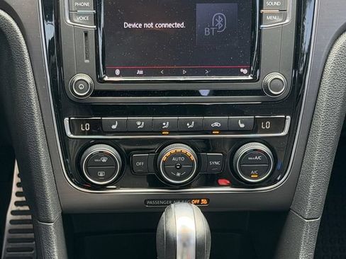 Used 2018 Volkswagen Passat 2.0T R-Line FWD image 16