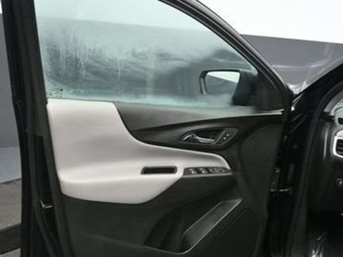 Used 2022 Chevrolet Equinox LT FWD image 10