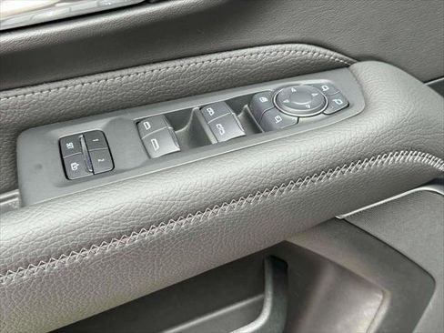 Used 2024 GMC Yukon XL Denali image 15