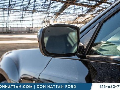 Used 2022 Chrysler 300 Touring w/ Sport Appearance Package image 26