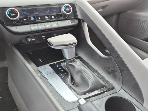 Used 2024 Hyundai Elantra SEL image 21