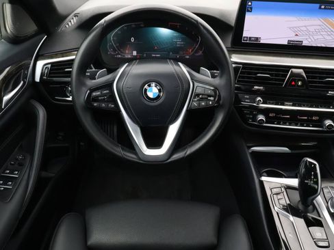 Used 2023 BMW 530i w/ Premium Package RWD image 9