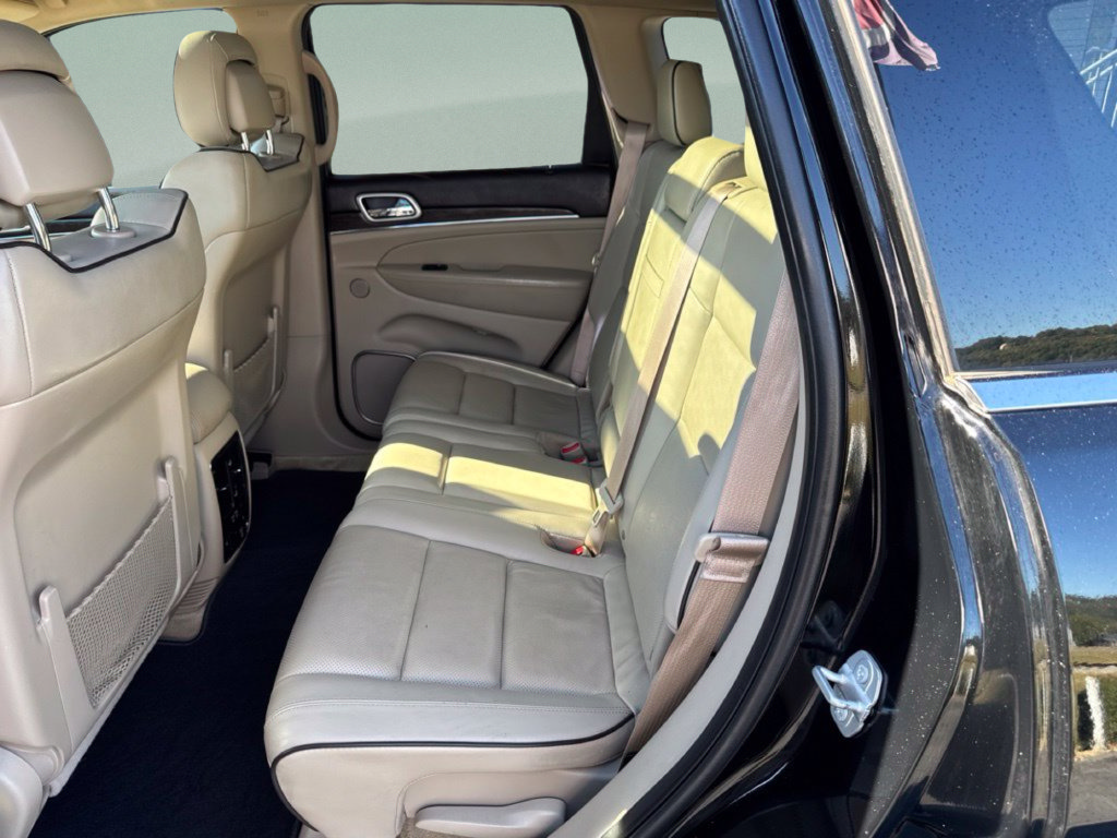 Used 2018 Jeep Grand Cherokee Overland AWD/4WD image 11