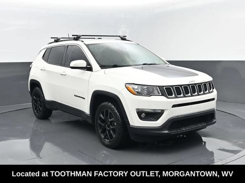 Used 2017 Jeep Compass Latitude AWD/4WD image 3