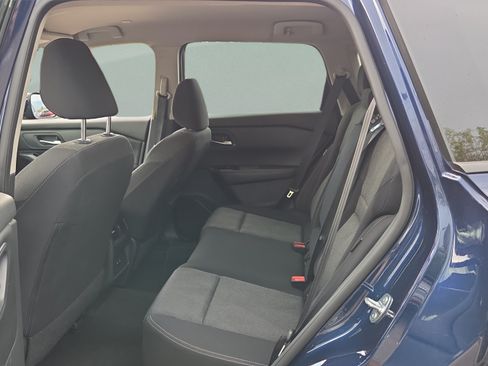 Used 2024 Nissan Rogue SV AWD/4WD image 10