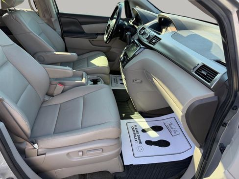 Used 2016 Honda Odyssey Touring Elite image 30