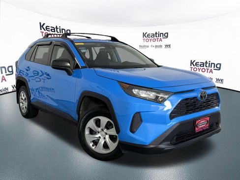 Used 2021 Toyota RAV4 LE image 3