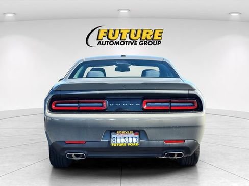Used 2019 Dodge Challenger SXT RWD image 5