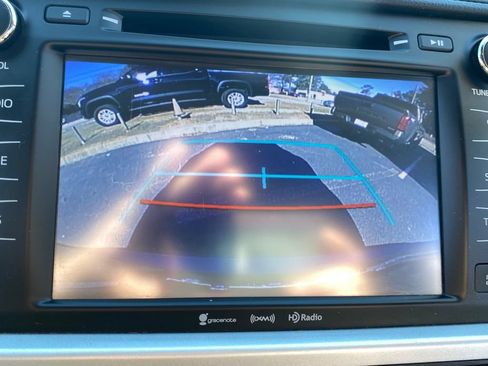 Used 2019 Toyota Highlander SE image 30