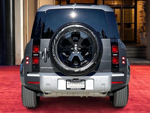 Used 2025 Land Rover Defender 110 S image 3