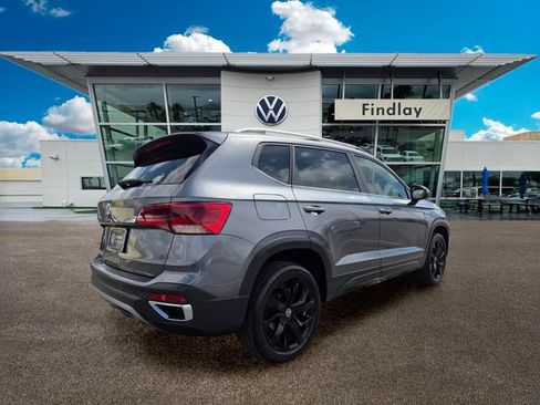 Certified 2023 Volkswagen Taos SE w/ Panoramic Sunroof Package FWD image 7