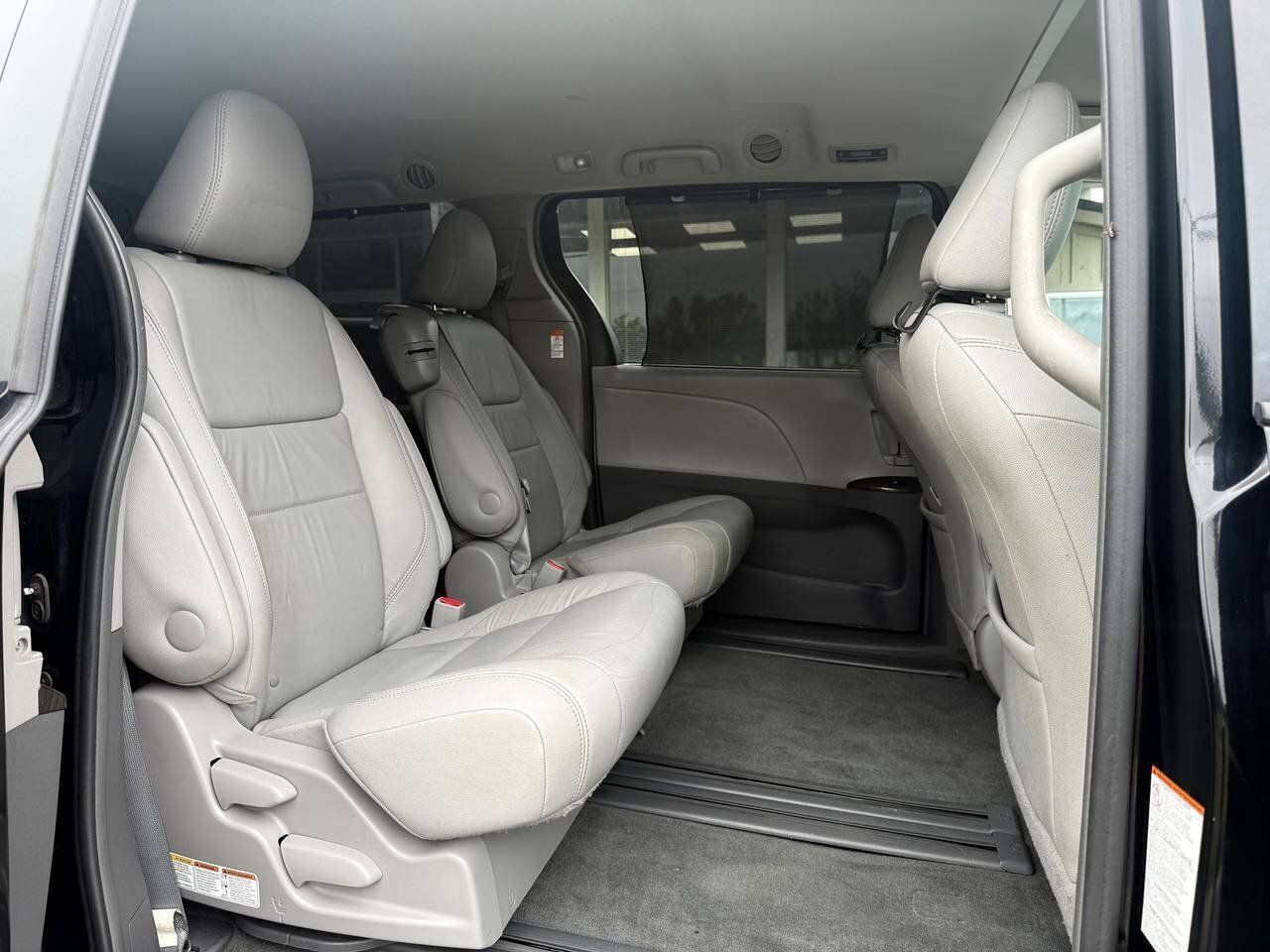 Used 2015 Toyota Sienna XLE w/ XLE Navigation Package FWD image 19