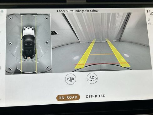 Certified 2025 Land Rover Discovery S AWD/4WD image 15