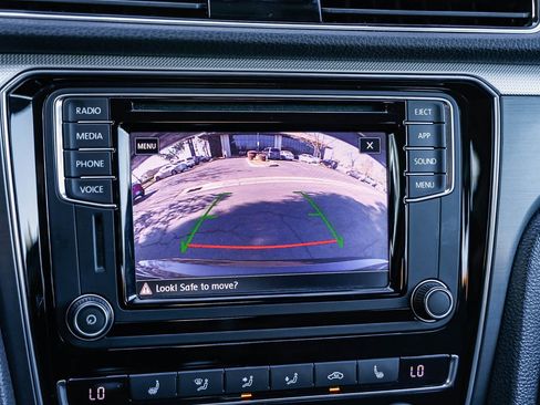 Used 2018 Volkswagen Passat 2.0T R-Line image 23