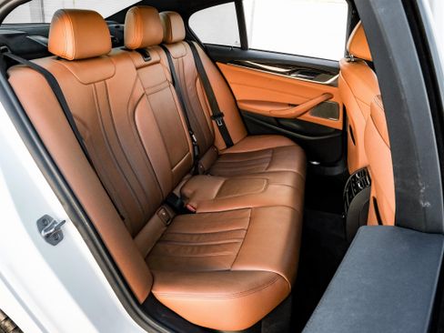 Used 2018 BMW 540i xDrive image 37