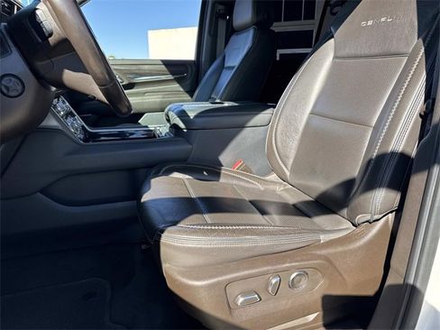 Used 2021 GMC Yukon Denali w/ Denali Premium Package image 20