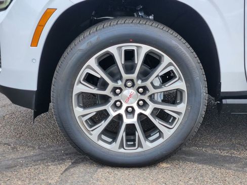 New 2026 GMC Yukon Denali image 8