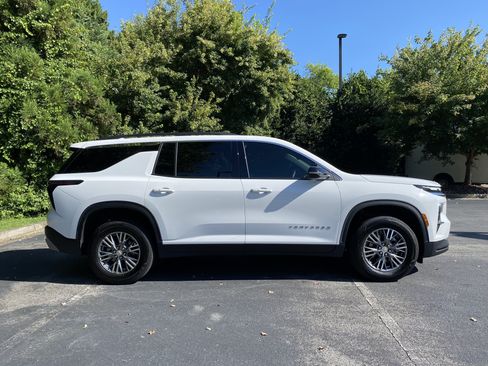 Used 2026 Chevrolet Traverse LT FWD image 10