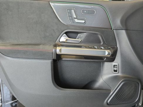 Used 2022 Mercedes-Benz GLB 250 4MATIC image 30