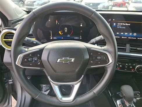 Used 2024 Chevrolet Trax ACTIV w/ Sunroof Package image 19