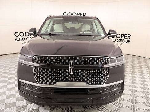 New 2025 Lincoln Navigator Reserve AWD/4WD image 10
