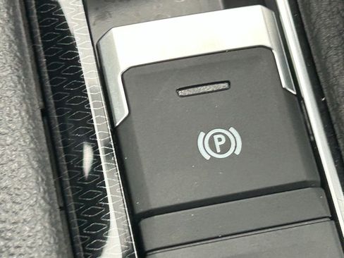 New 2026 Volkswagen Taos SE image 53