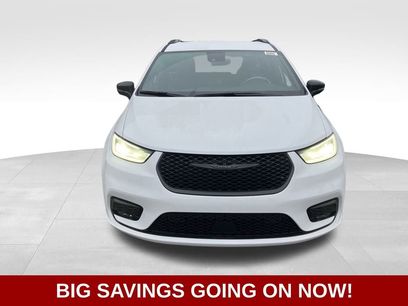 New 2026 Chrysler Pacifica Select